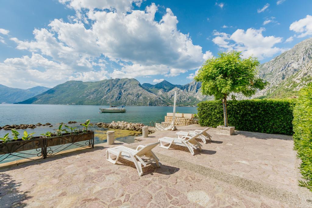 Villa Luxury Stone On The Sea With Private Pool And View Kotor Buitenkant foto