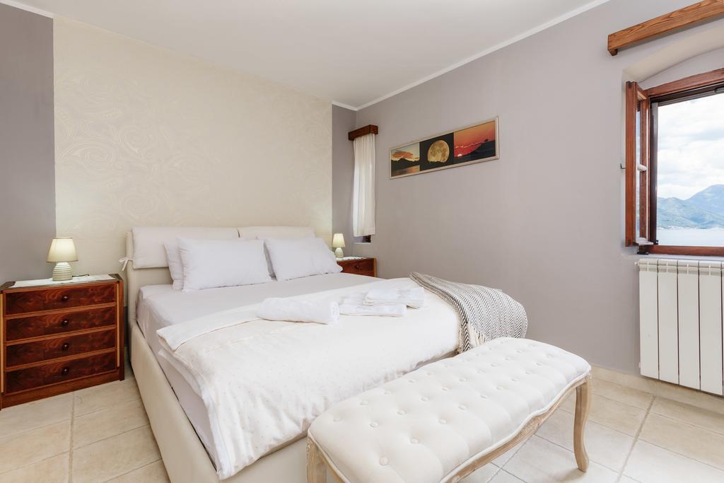 Villa Luxury Stone On The Sea With Private Pool And View Kotor Buitenkant foto